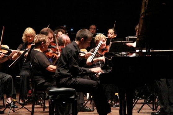 עופר סטולרוב על הפסנתר (צילום: עצמי)