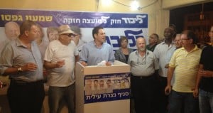 שמעון גפסו בעת פתיחת קמפיין הבחירות של סניף הליכוד בעיר (צילום: יח"צ)