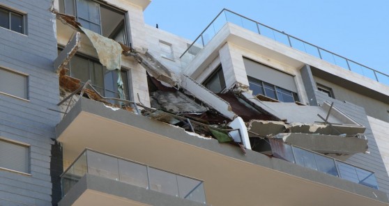 מרפסות הבניין שקרסו (צילום: שלומי גבאי)