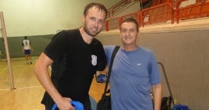 השחקן הזר הצטיין, המאמן הצטנע. אלכסיי סורוקלטוב ואורי שפירא (צילום: איסר רביץ)