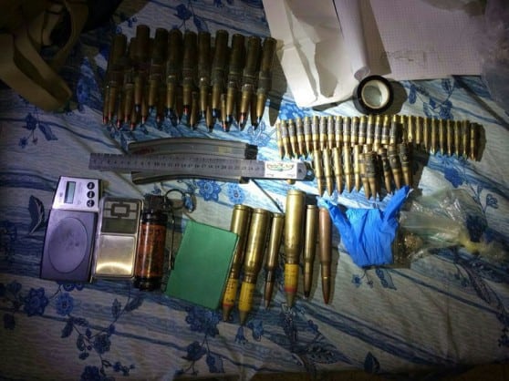 תחמושת שנמצא בביתו של תושב נתניה (תמונות באדיבות חטיבת דוברות המשטרה)
