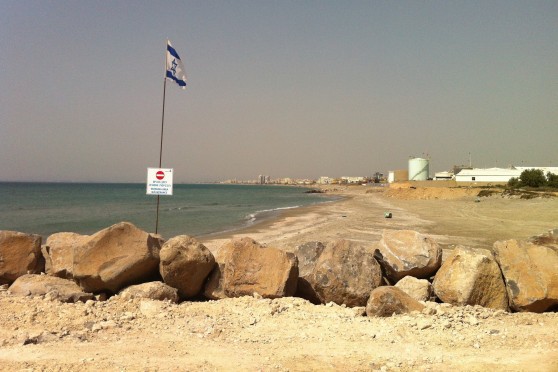השטח הצמוד לקריית חיים בו יקום על פי התכנית "נמל המפרץ" (צילום: הפורום הישראלי לשמירה על החופים)
