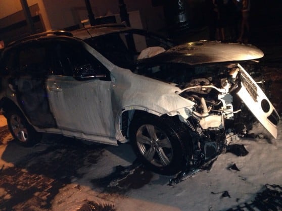 מכוניתו של ראש עיריית קרית ים לאחר ההצתה (צילום: כיבוי אש מחוז חוף)