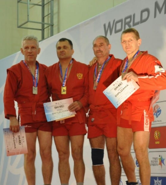 פבל ארשנסקי על הפודיום באליפות העולם (שני מימין) צילום: סימיון ארשנסקי