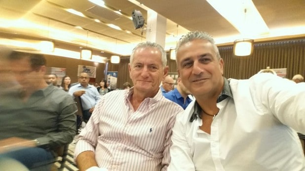 יגאל בן אבו מנהל פרוייקטים בטופולסקי והקבלן יונה חורש בכנס ארגון קבלני חיפה והצפון צילום: פרטי