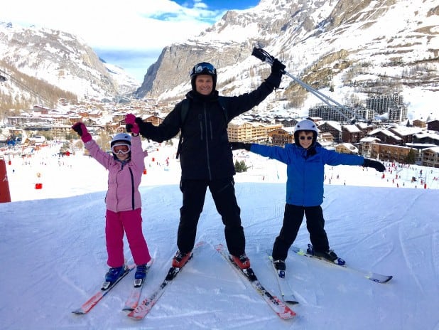 עופר קימל והילדים ליאם וטום בחופשת סקי בצרפת צילום: ז'אן פיליפ