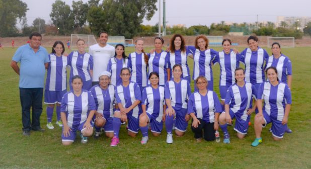 קבוצת הנשים בכדורגל (צילום: דוברות העירייה)