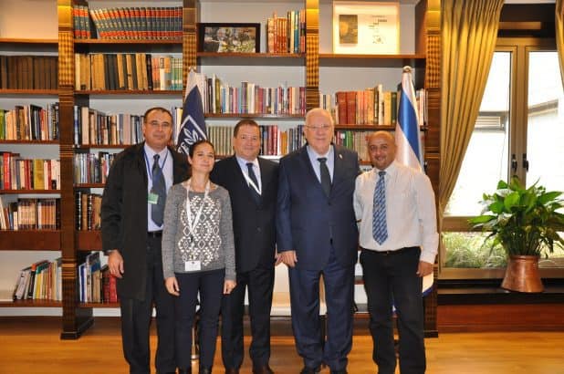 הנשיא ריבלין, נציגי מטה אשר וראש המועצה יורם ישראלי (צילום: דוברות בית הנשיא)