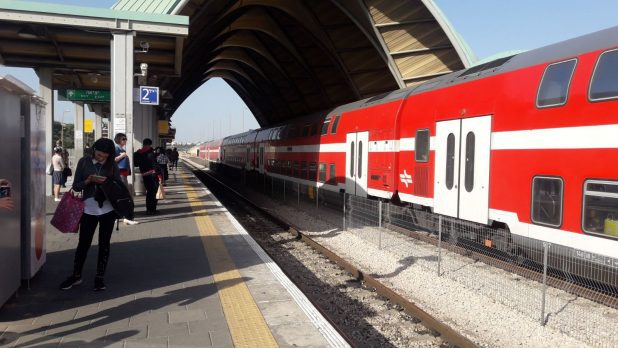 רכבת כרמיאל יוצאת מתחנת האוניברסטיה צילום עינב הדרי