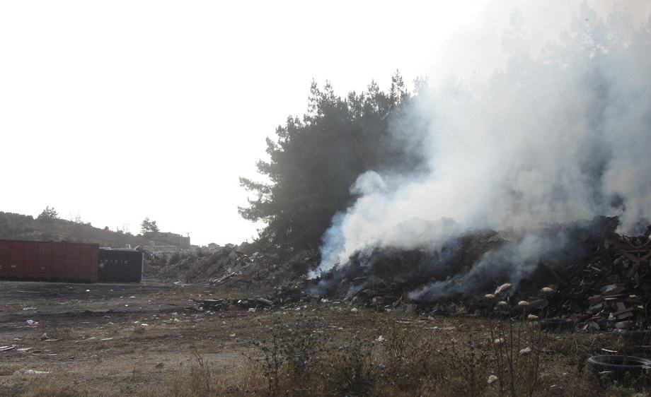 השריפה ליד יער קק"ל באום אל פאחם. צילום: המשטרה הירוקה במשרד להגנת הסביבה