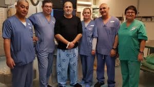 הצוות שביצע את הצנתור, יאיר מילרמן שלישי משמאל. צילום: המרכז הרפואי הלל יפה