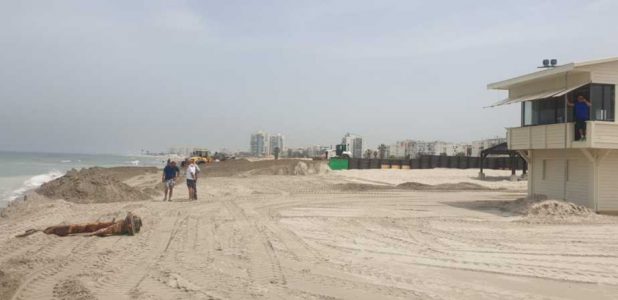חלקים מהחוף סגורים לסירוגין. החזרת החול | צילום: דוברות עיריית חיפה