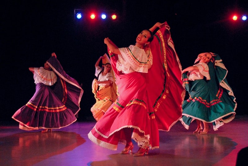 ריקוד עממי של להקת BAFONA בפסטיבל מחול כרמיאל