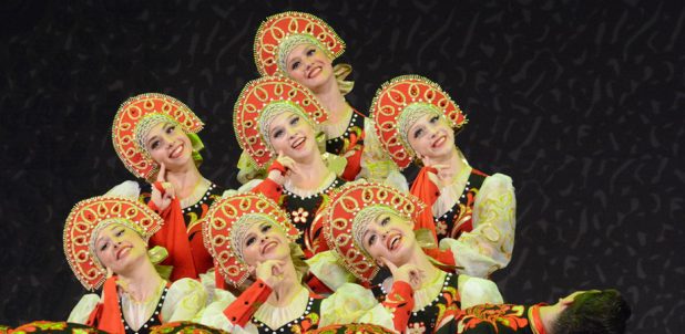 ריקוד נשים רוסי עממי בלבוש מסורתי להקה - rovesniki