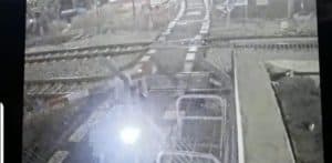 האופנוע פורץ את המחסום | צילום: רכבת ישראל