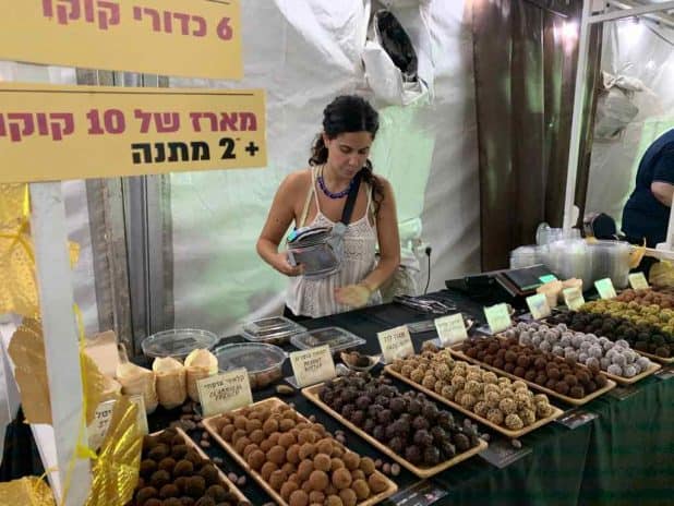 היצע אדיר של שוקולד (צילום ישראל פרץ