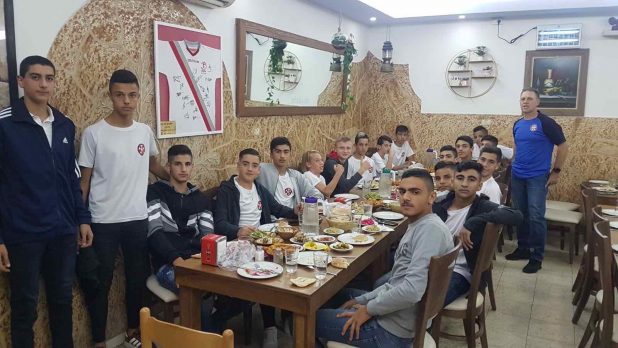 השחקנים בארוחה באל סולטאן (צילום עצמי)