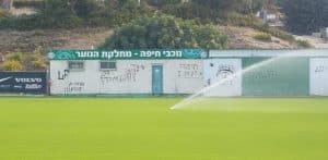 כתובת נאצה במתחם האימונים של מכבי חיפה | צילום: דוברות המשטרה
