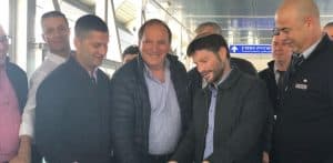 שר התחבורה ומנכ"ל רכבת ישראל גוזרים את הסרט | צילום: דוברות רכבת ישראל