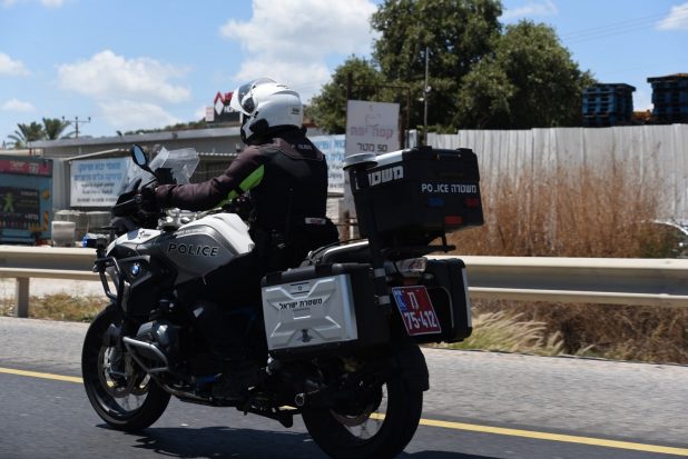 מרדף אחר רוכב אופנוע בקרית אתא | צילום: דוברות המשטרה