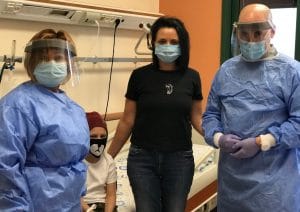 פרופ' ביקלס, אמו של ארטם, הילד ארטם והאחות גלינה לפני הניתוח | צילום: דוברות בית החולים הלל יפה
