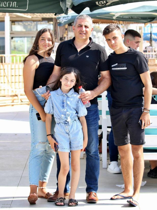 ראש העיר רונן מרלי ומשפחתו | צילום: מיקי אלקובי