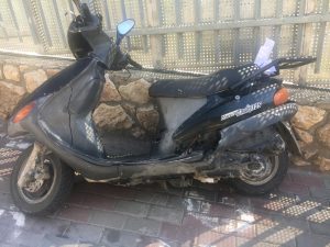קטין תושב אום אל פאחם נעצר בחשד לרכיבה על קטנוע גנוב | צילום: דוברות משטרת מרחב מנשה