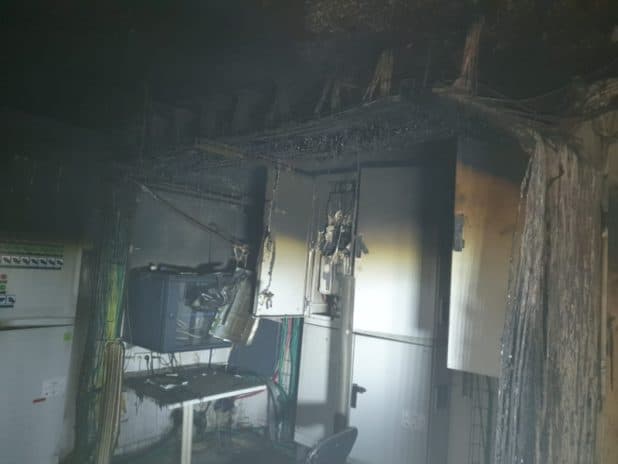 חדר התשתית השרוף במתחם מול הים וילג' חדרה | צילום: דוברות כבאות והצלחה תחנת חדרה