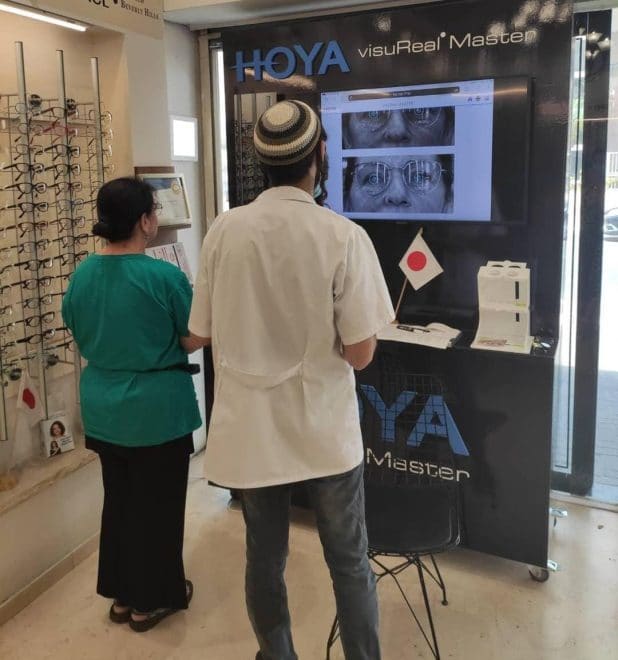 בדיקת ראיה במכשור מתקדם וייחודי מבית hoya | צילום: פרטי