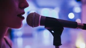 הזמרת הבוגדת | צילום: shutterstock