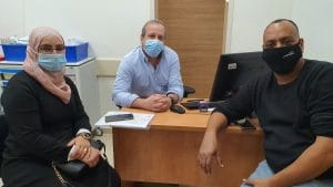 אמנה ובעלה מוחמד בביקורת אצל ד"ר שגיא חיימוביץ' \ צילום: דוברות בית החולים