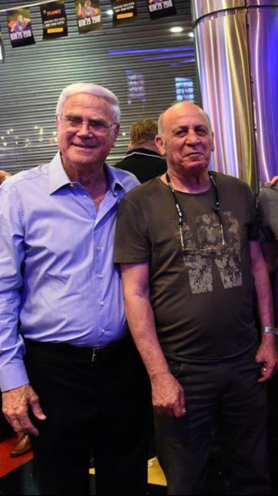 דני (שמילו) רום עם נשיא מכבי חיפה יעקב שחר | צילום: באדיבות המשפחה