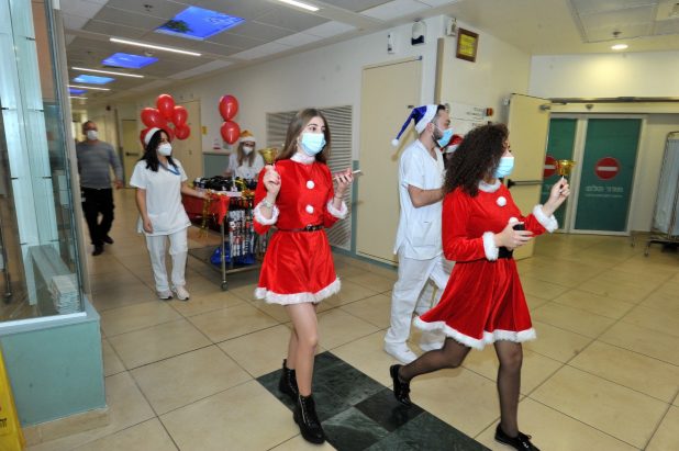 חג מולד במרכז הרפואי לגליל נהריה | צילום: רוני אלברט