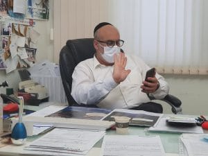 אמיר סיני במשרדו | צילום: איילת קדם