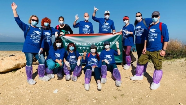קבוצת עובדים מהמרכז הרפואי לגליל בנהריה | צילום: באדיבות המרכז