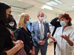 שגריר צרפת בבית החולים | צילום: דוברות בית החולים לניאדו
