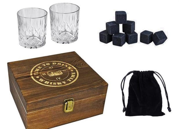 מארז מתנה וויסקי ולקרים הכולל 2 כוסות ו-8 אבני קרח בקופסת עץ מהודרת_139 | צילום: יח"צ ג'לטמן