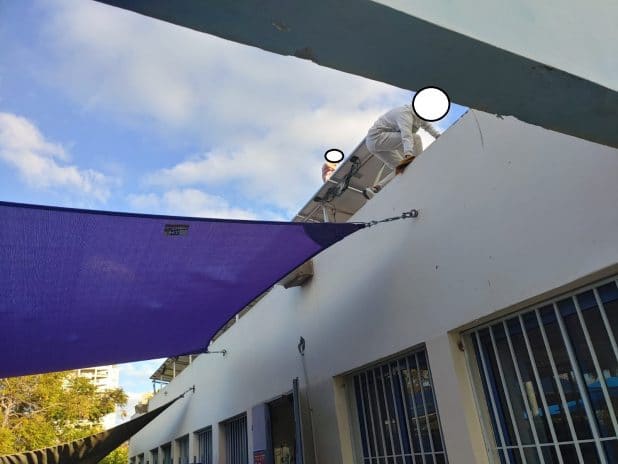 מסניפים גז מזגנים על הגג | צילום: באדיבות הנהלת בית הספר