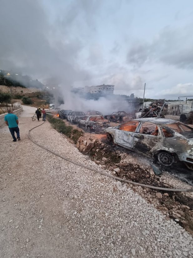 שריפת רכבים בכפר ירכא | צילום: דוברות כיבוי אש