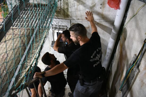 מעצר חמישה חשודים בעקבות הירי לעבר עובד עיריית נצרת | צילום: דוברות המשטרה