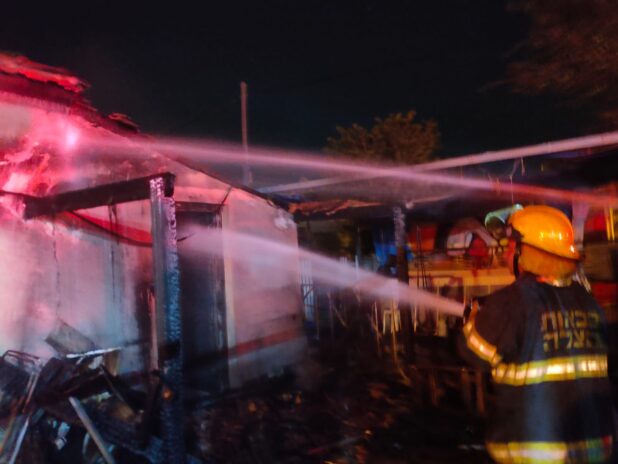 שריפה בבית פרטי בקרית חיים | צילום: דוברות כיבוי אש