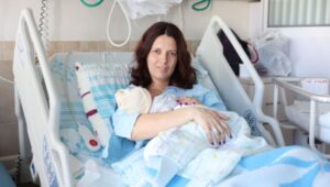 לינה דמיטרייב ובתה, שנולדה הבוקר ברמב"ם | צילום: הקריה הרפואית רמב"ם.